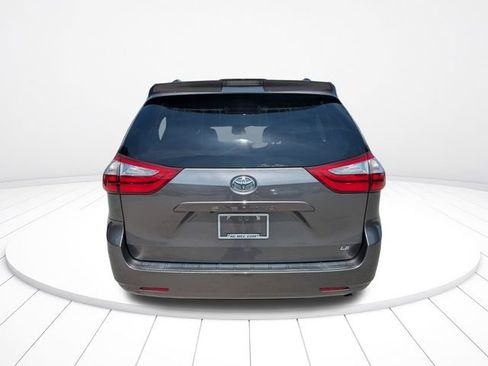 Used 2019 Toyota Sienna LE FWD image 5