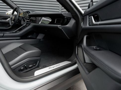 Certified 2025 Porsche Taycan image 31