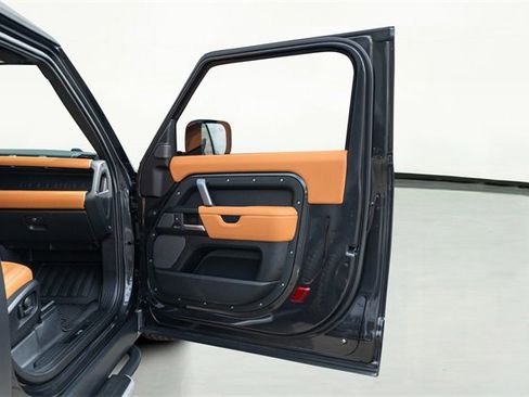 Used 2024 Land Rover Defender 90 Carpathian Edition image 26
