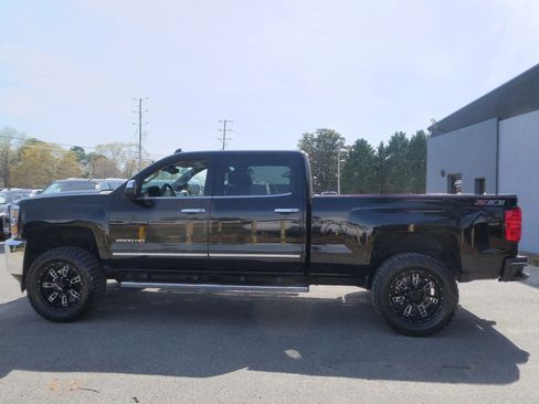 Used 2015 Chevrolet Silverado 2500 LTZ w/ LTZ Plus Package image 9