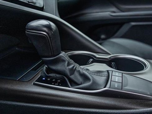 Used 2022 Toyota Camry SE w/ Convenience Package image 20