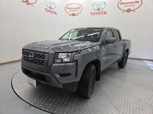 Used 2024 Nissan Frontier SV image 2