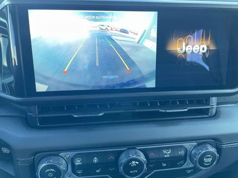 Used 2025 Jeep Wrangler Rubicon w/ Convenience Group image 14