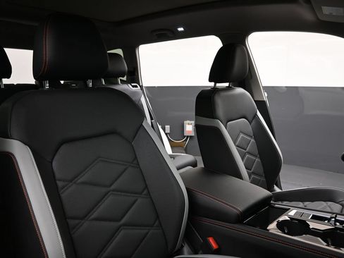 New 2026 Volkswagen Atlas Peak Edition AWD/4WD image 13