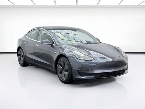 Used 2020 Tesla Model 3 Standard Range Plus image 3