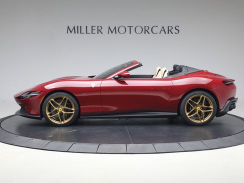 Certified 2025 Ferrari Roma Spider RWD image 4