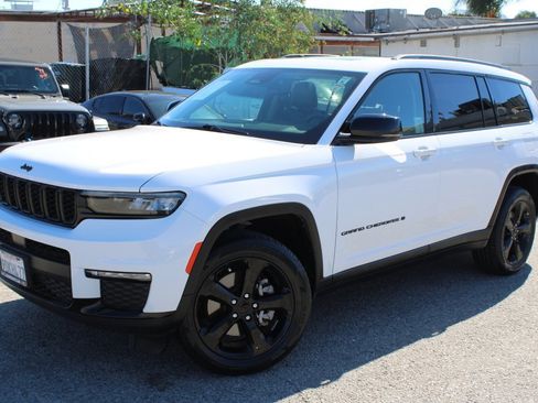 Used 2023 Jeep Grand Cherokee L Limited w/ Black Appearance Package image 1