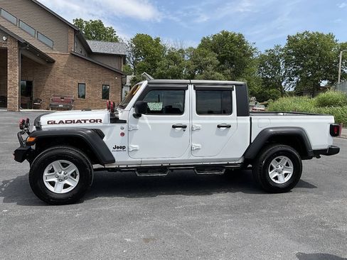 Used 2020 Jeep Gladiator Sport w/ Quick Order Package 23S AWD/4WD image 2