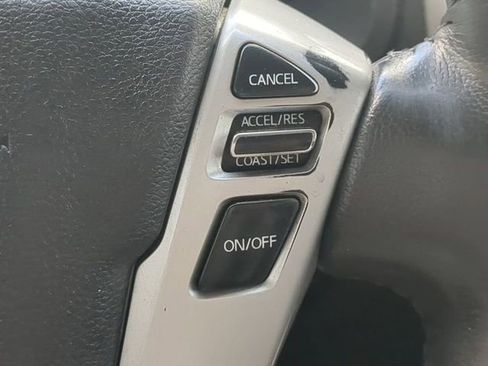 Used 2017 Nissan Titan SV AWD/4WD image 25