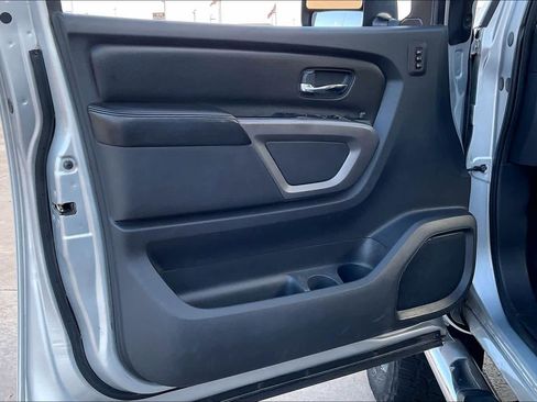 Used 2015 Nissan Titan SL w/ SL Moonroof Package image 21