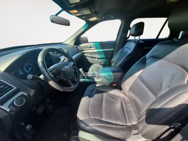 Used 2016 Ford Explorer XLT w/ Equipment Group 202A FWD image 9