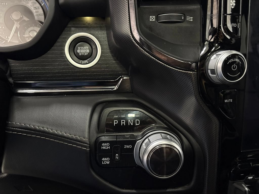 Used 2022 RAM 2500 Limited AWD/4WD image 22