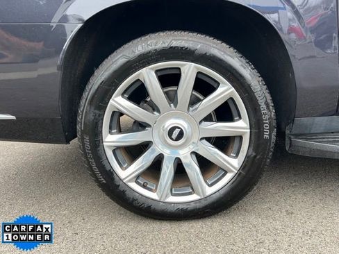 Used 2022 Cadillac Escalade ESV Premium Luxury Platinum image 9