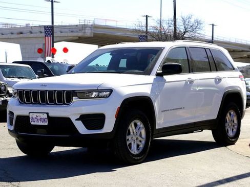 New 2025 Jeep Grand Cherokee Laredo w/ Luxury Tech Group I RWD image 7