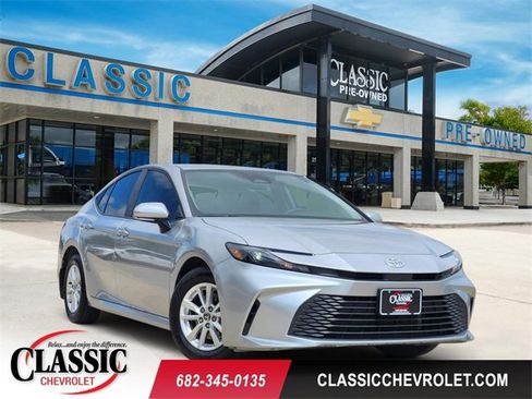 Used 2026 Toyota Camry LE w/ Convenience Package FWD image 1