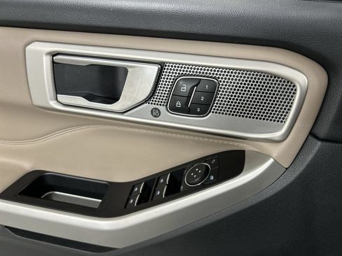 Used 2020 Ford Explorer Limited AWD/4WD image 11