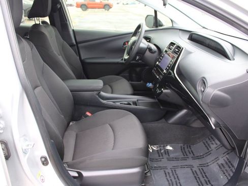 Used 2020 Toyota Prius LE image 20