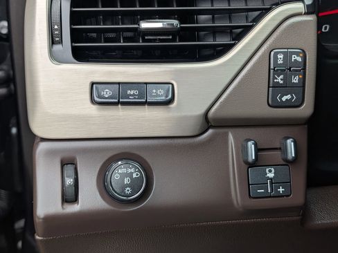 Used 2015 GMC Yukon Denali w/ Premium Package image 17