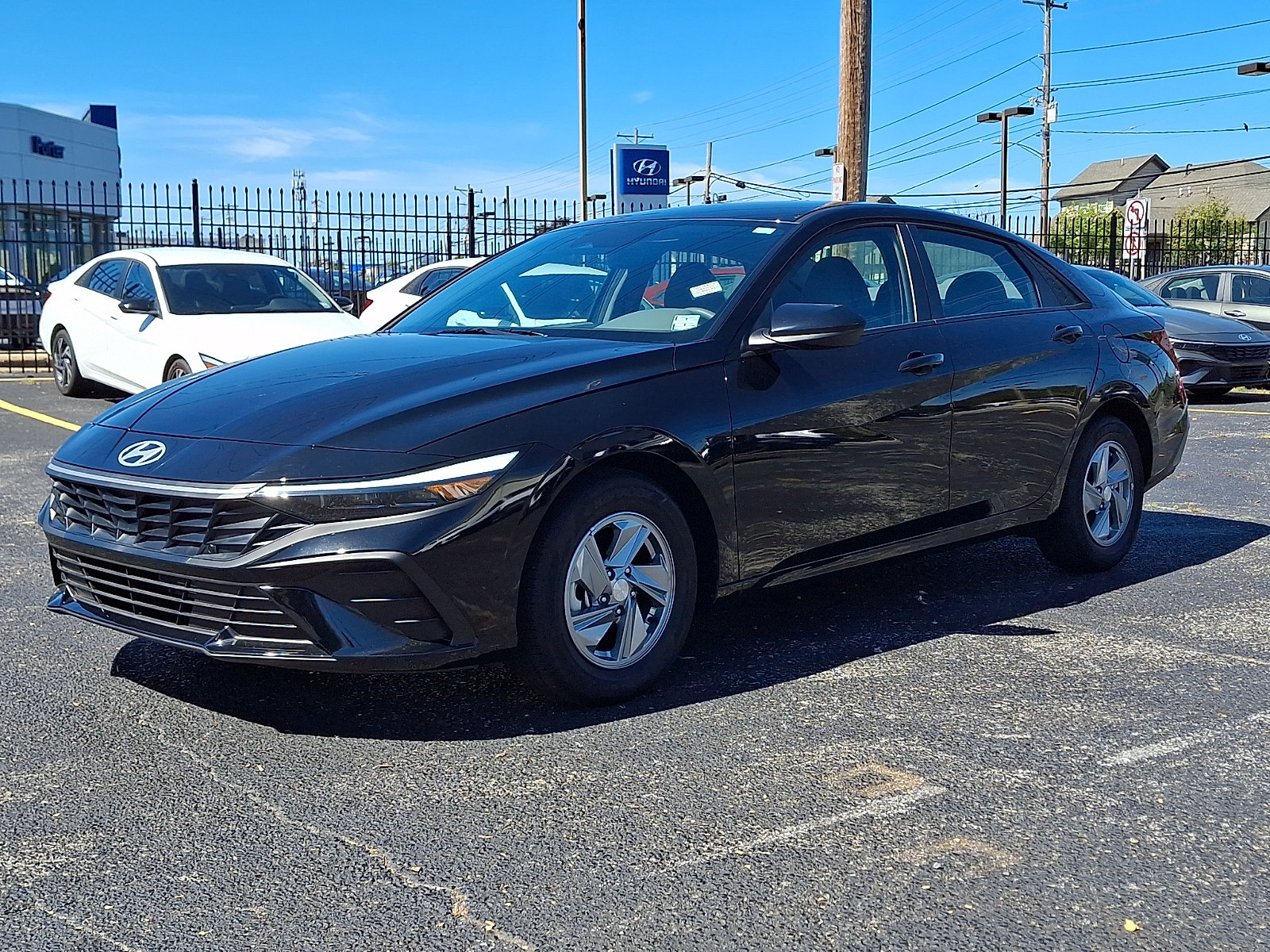 Certified 2026 Hyundai Elantra SE FWD image 3
