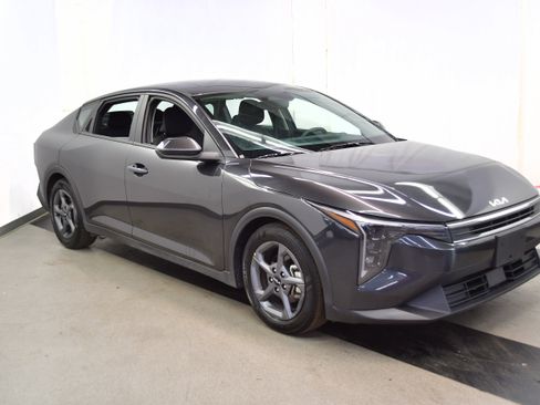 Used 2025 Kia K4 FWD image 2