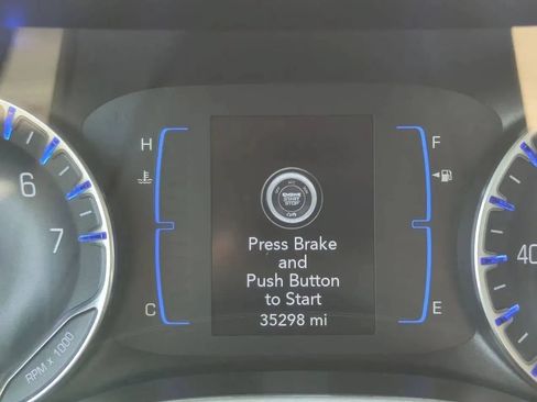 Used 2023 Chrysler Voyager LX FWD image 15