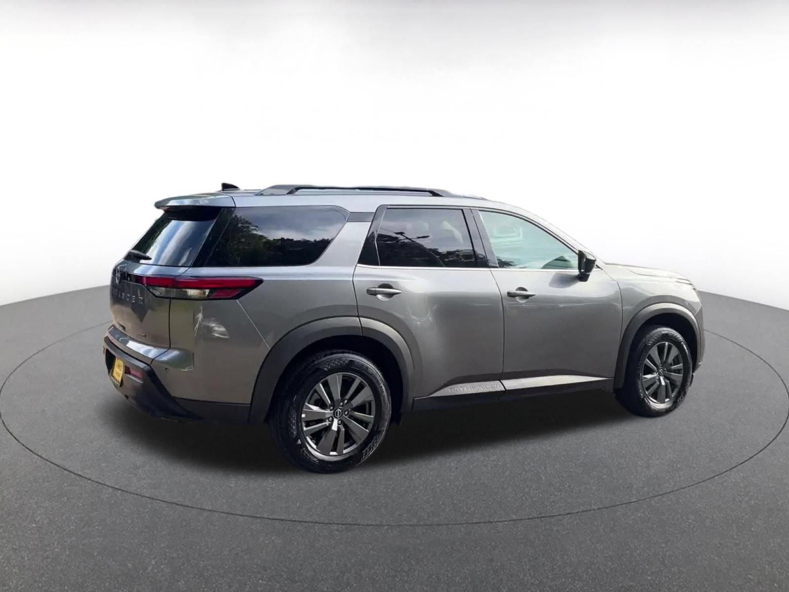 Used 2026 Nissan Pathfinder SV AWD/4WD image 14