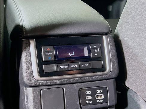 Used 2024 Subaru Ascent Premium w/ Convenience Package image 22