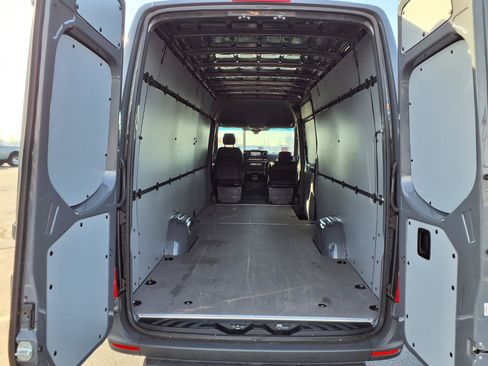Used 2025 Mercedes-Benz Sprinter 2500 image 2