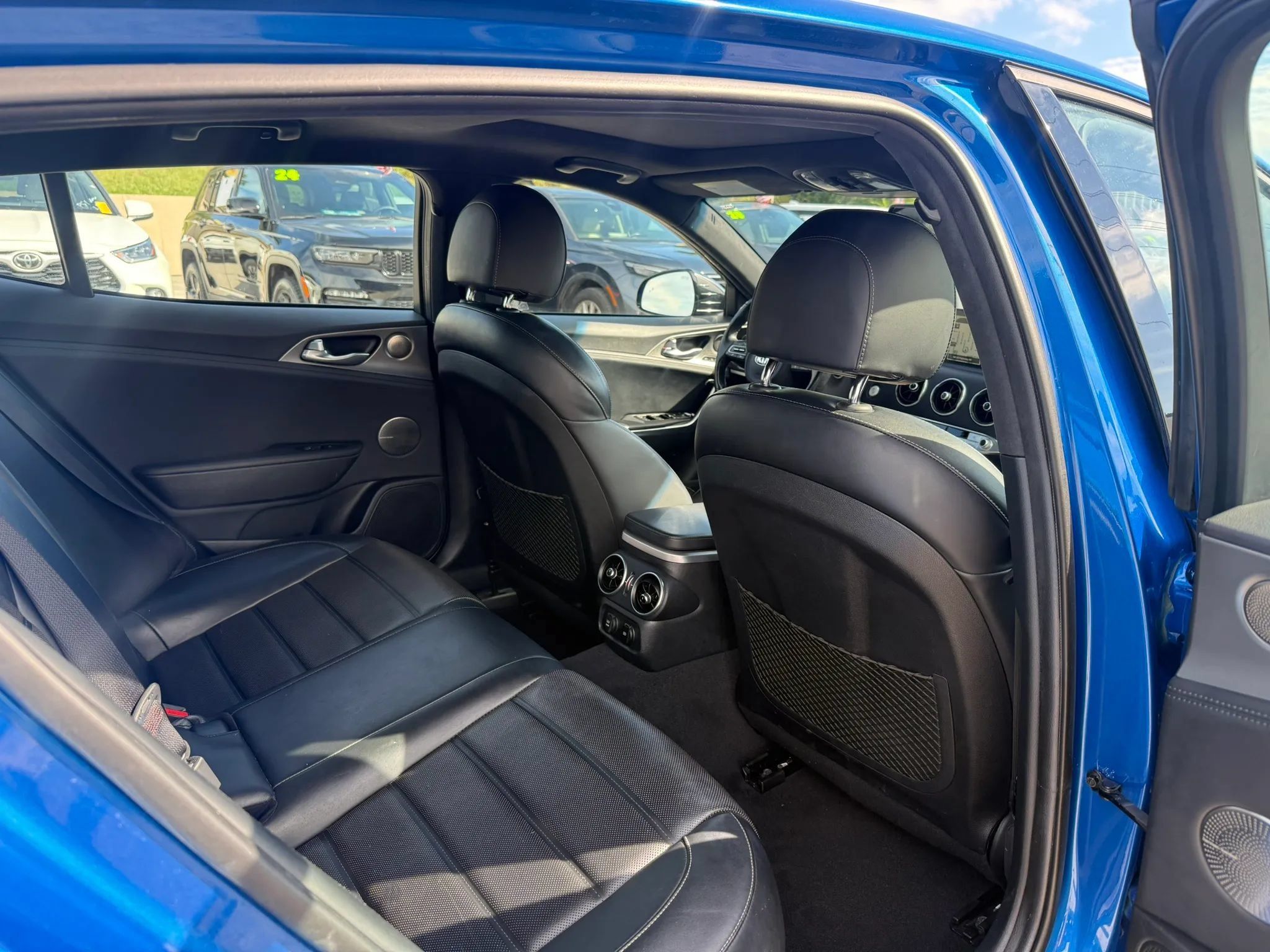Used 2018 Kia Stinger GT2 AWD/4WD image 11