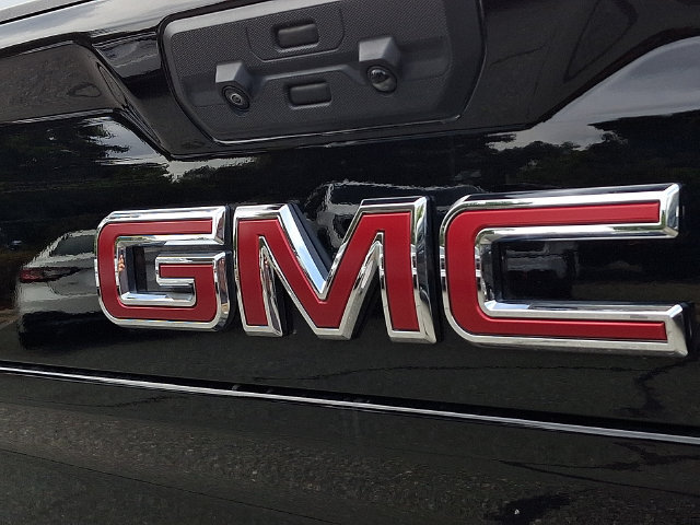 Used 2025 GMC Sierra 2500 AT4 w/ AT4 Premium Plus Package AWD/4WD image 30
