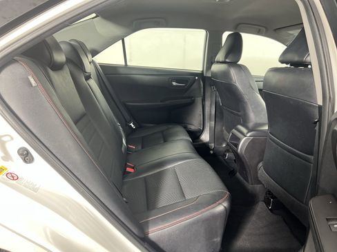 Used 2016 Toyota Camry SE FWD image 30