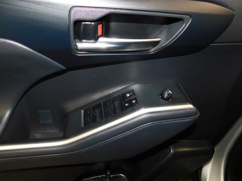 Used 2023 Toyota Highlander XSE image 15