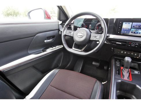 Certified 2025 Nissan Kicks SR FWD image 11