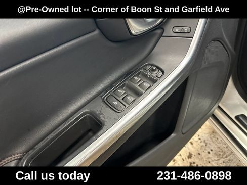 Used 2016 Volvo V60 T5 Cross Country Platinum AWD/4WD image 15