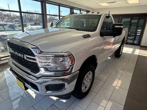Used 2024 RAM 2500 Tradesman w/ Chrome Appearance Group AWD/4WD image 8