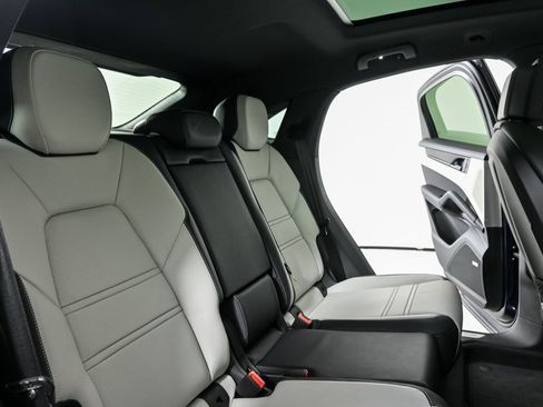 New 2025 Porsche Cayenne Coupe image 22
