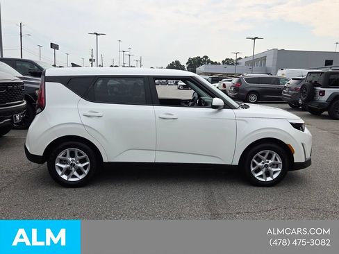 Used 2025 Kia Soul LX w/ LX Technology Package FWD image 12