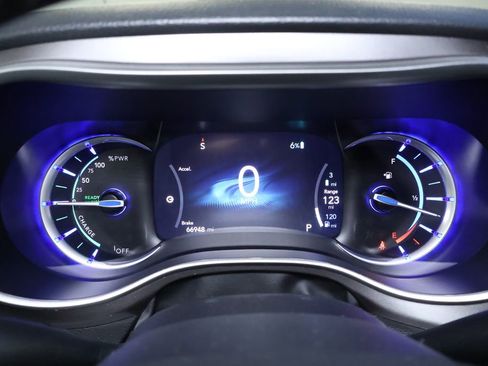 Used 2023 Chrysler Pacifica Touring-L image 20