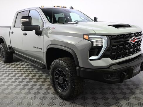 Used 2024 Chevrolet Silverado 2500 ZR2 w/ ZR2 Bison Edition image 8