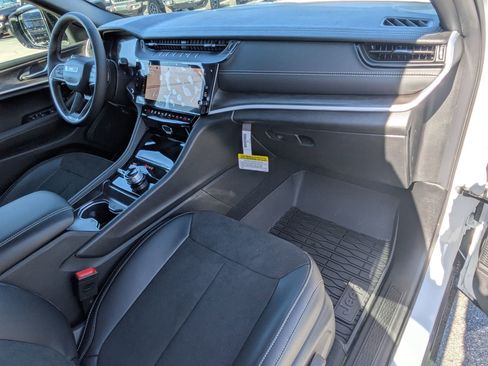 New 2026 Jeep Grand Cherokee Altitude AWD/4WD image 27