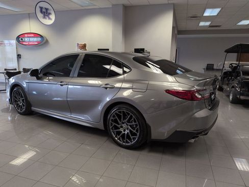 Used 2025 Toyota Camry SE w/ Convenience Package image 3