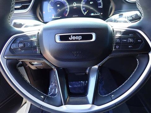 Used 2023 Jeep Grand Cherokee Altitude AWD/4WD image 17