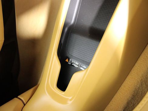 Used 2022 Chevrolet Corvette 3LT w/ Z51 Performance Package image 14