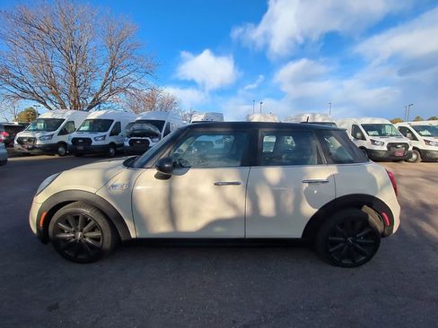 Used 2019 MINI Cooper S w/ Premium Package image 8