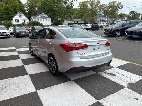 Used 2015 Kia Forte EX w/ Premium Package FWD image 4