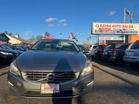 Used 2017 Volvo S60 T5 Inscription w/ Convenience Package image 3