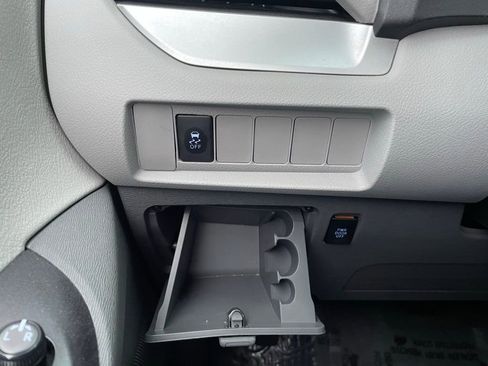 Used 2020 Toyota Sienna LE image 23