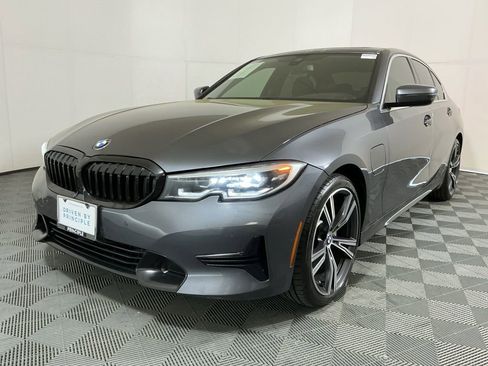 Used 2021 BMW 330e w/ Convenience Package image 2