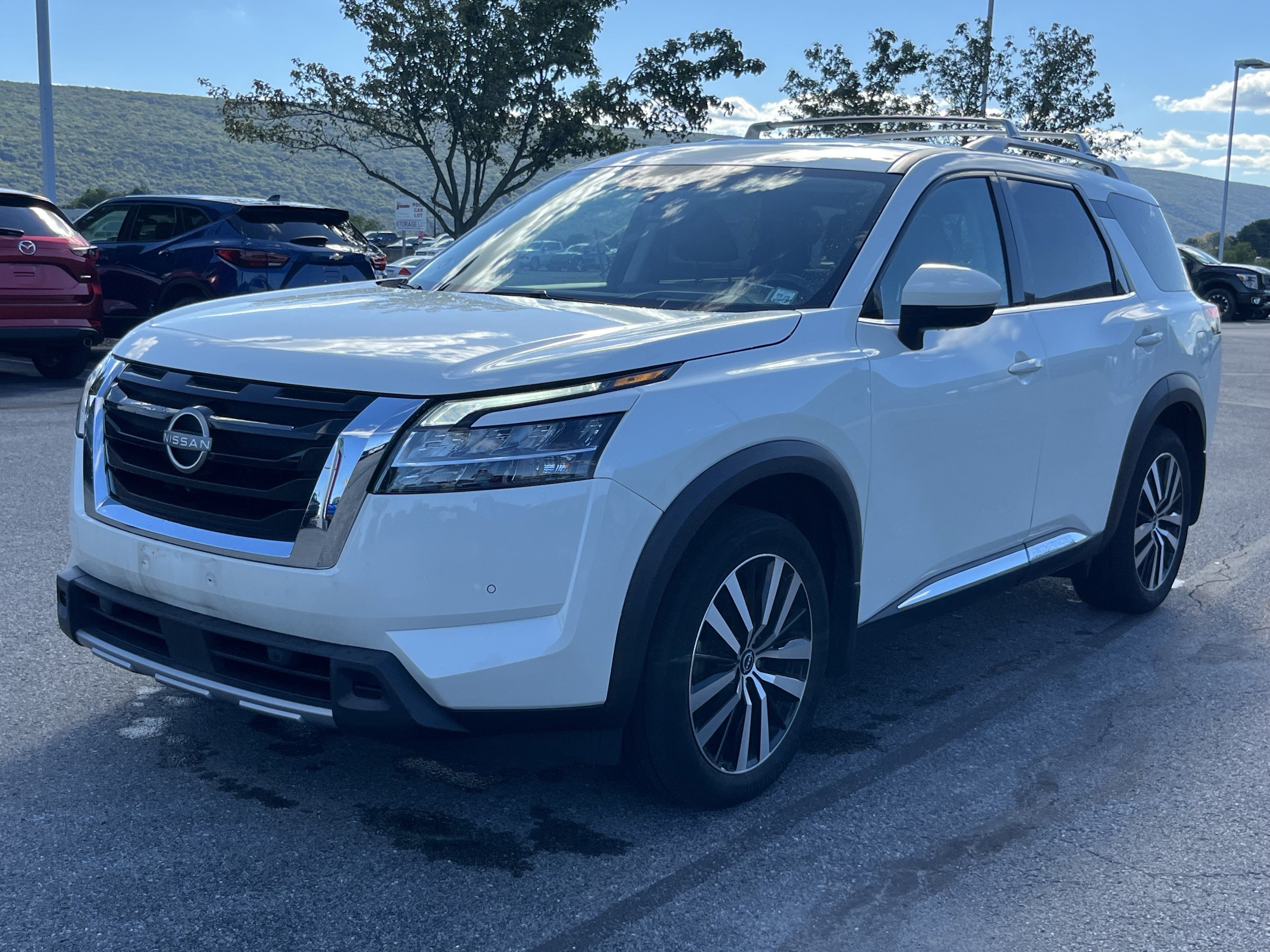 Used 2024 Nissan Pathfinder Platinum w/ Cargo Package AWD/4WD image 9