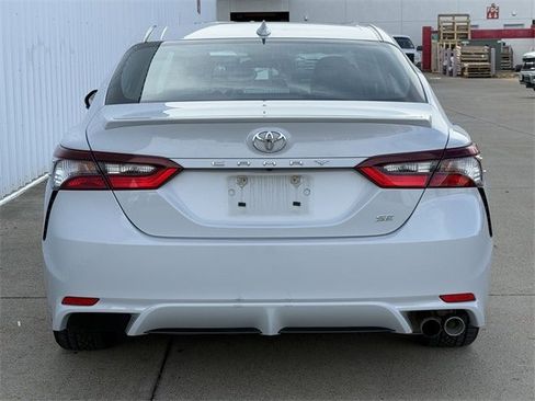 Used 2024 Toyota Camry SE image 5